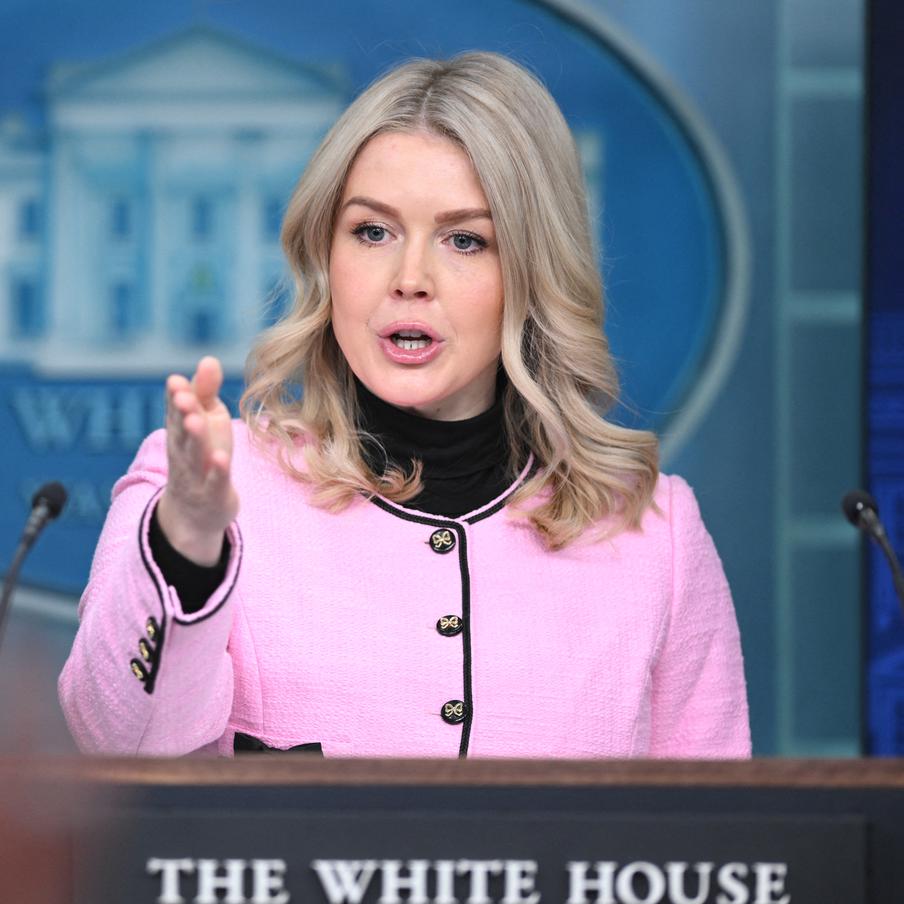 В Вашингтоне пригрозили тюремным заключением экипажу задержанного нефтетанкера. Американские власти планируют привлечь к ответственности экипаж якобы входящего в состав российского "теневого флота" нефтетанкера "Маринера". Ранее стало известно о нахождении россиян на борту корабля