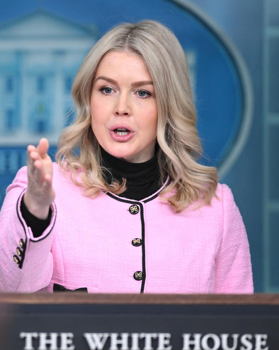 В Вашингтоне пригрозили тюремным заключением экипажу задержанного нефтетанкера. Американские власти планируют привлечь к ответственности экипаж якобы входящего в состав российского "теневого флота" нефтетанкера "Маринера". Ранее стало известно о нахождении россиян на борту корабля