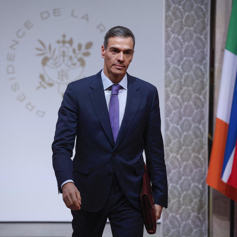 Испанские власти допустили отправку контингента военных страны на Украину. По итогам завершения российско-украинского конфликта официальный Мадрид может отправить на территорию Украины своих военных. Размер контингента пока неизвестен