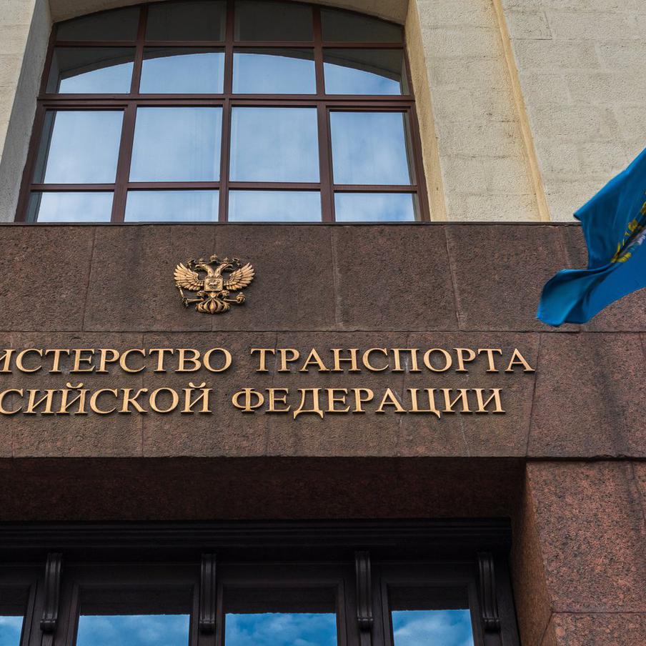 Российские власти осудили захват военными США нефтетанкера "Маринера". Представители Минтранспорта России раскритиковали принятое Вашингтоном решение о захвате якобы входящего в российский "теневой флот" танкера в нейтральных водах. Ранее стало известно о наличии россиян на борту