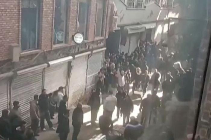 Иранские протесты охватили уже более 90 городов, минимум 30 человек погибли