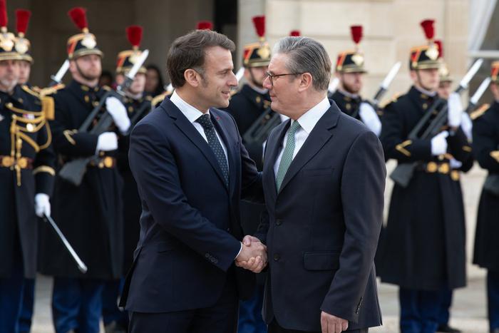 Франция и Великобритания отправят на Украину несколько тысяч военных после заключения мира с Россией