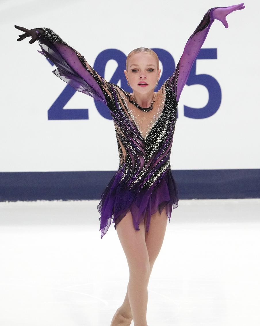 Фигуристка Елена Костылева анонсировала своё возвращение к Евгению Плющенко. Российская фигуристка Елена Костылева вернулась в команду тренера Евгения Плющенко. Ранее она ушла от него из-за конфликта фигуриста с матерью спортсменки