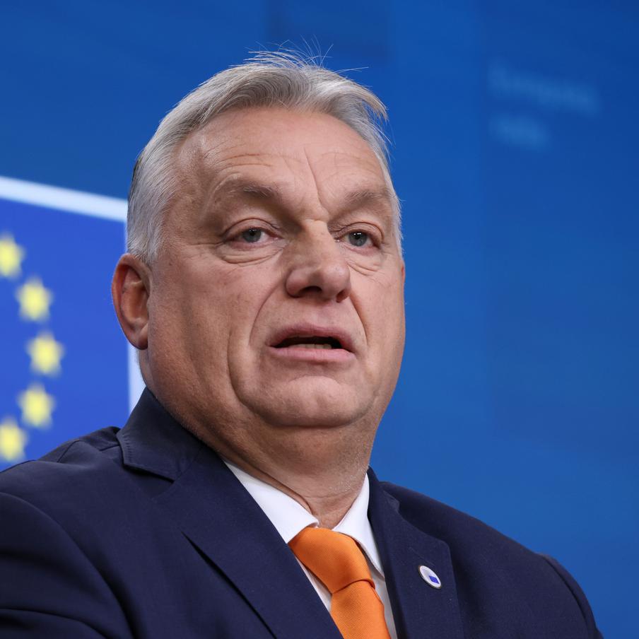 Власти Венгрии рассказали о чудовищных последствиях действий ЕС на Украине. По словам венгерского премьер-министра Виктора Орбана, поддержка Евросоюзом украинских властей может обернуться катастрофой для объединения. В первую очередь из-за непомерных финансовых запросов Киева