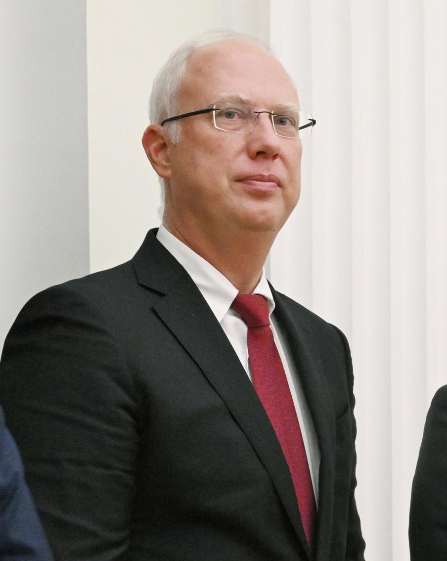 Представители Трампа передали главе РФПИ Дмитриеву мирный план по Украине. Спецпредставитель президента России Кирилл Дмитриев встретился с американскими дипломатами Уиткоффом и Кушнером в Париже. На встрече российским переговорщиком был получен согласованный план по Украине