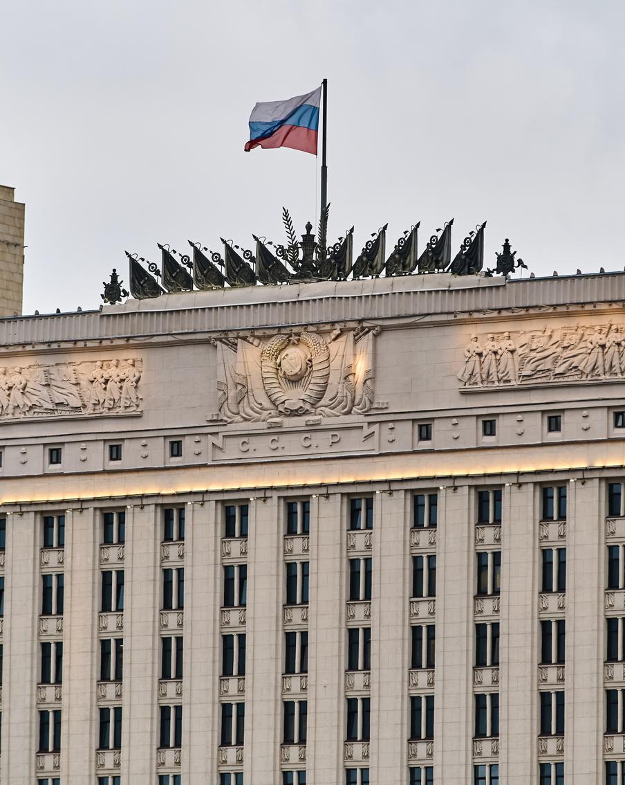 Российские военные ударили по Украине "Орешником" в ответ на атаки ВСУ. В ответ на попытку атаковать резиденцию российского президента в декабре прошлого года ВС РФ атаковали территорию Украины ракетным комплексом "Орешник" прошлой ночью. Кроме того, использовались дроны