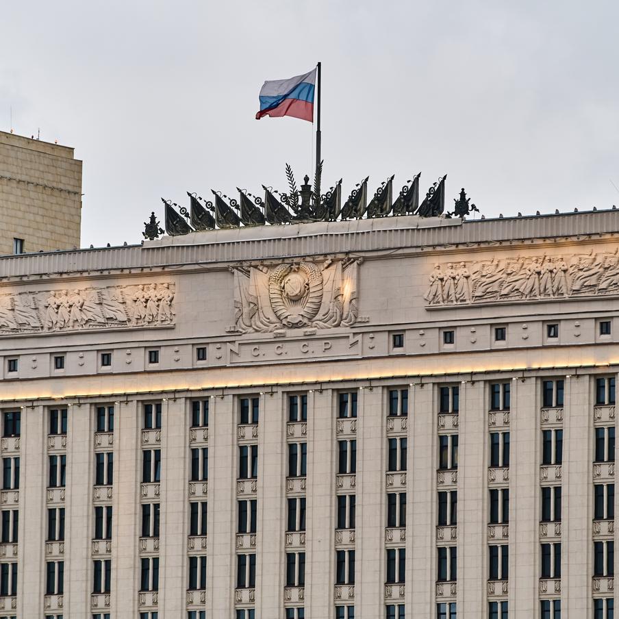 Российские военные ударили по Украине "Орешником" в ответ на атаки ВСУ. В ответ на попытку атаковать резиденцию российского президента в декабре прошлого года ВС РФ атаковали территорию Украины ракетным комплексом "Орешник" прошлой ночью. Кроме того, использовались дроны