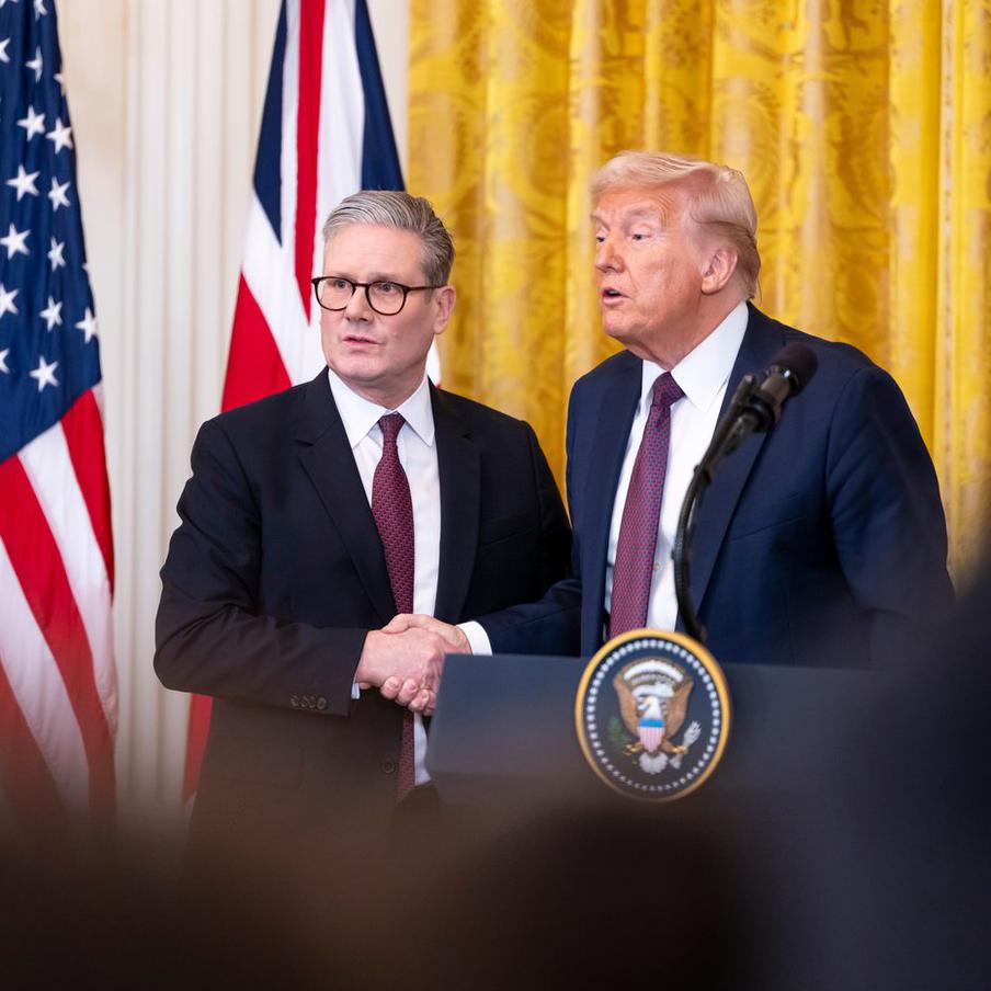 Власти США и Великобритании обсудили возможность сдерживания России в Арктике. Американский президент Дональд Трамп в телефонном разговоре с британским премьер-министром Киром Стармером обсудил возможные сценарии сдерживания России на Крайнем Севере