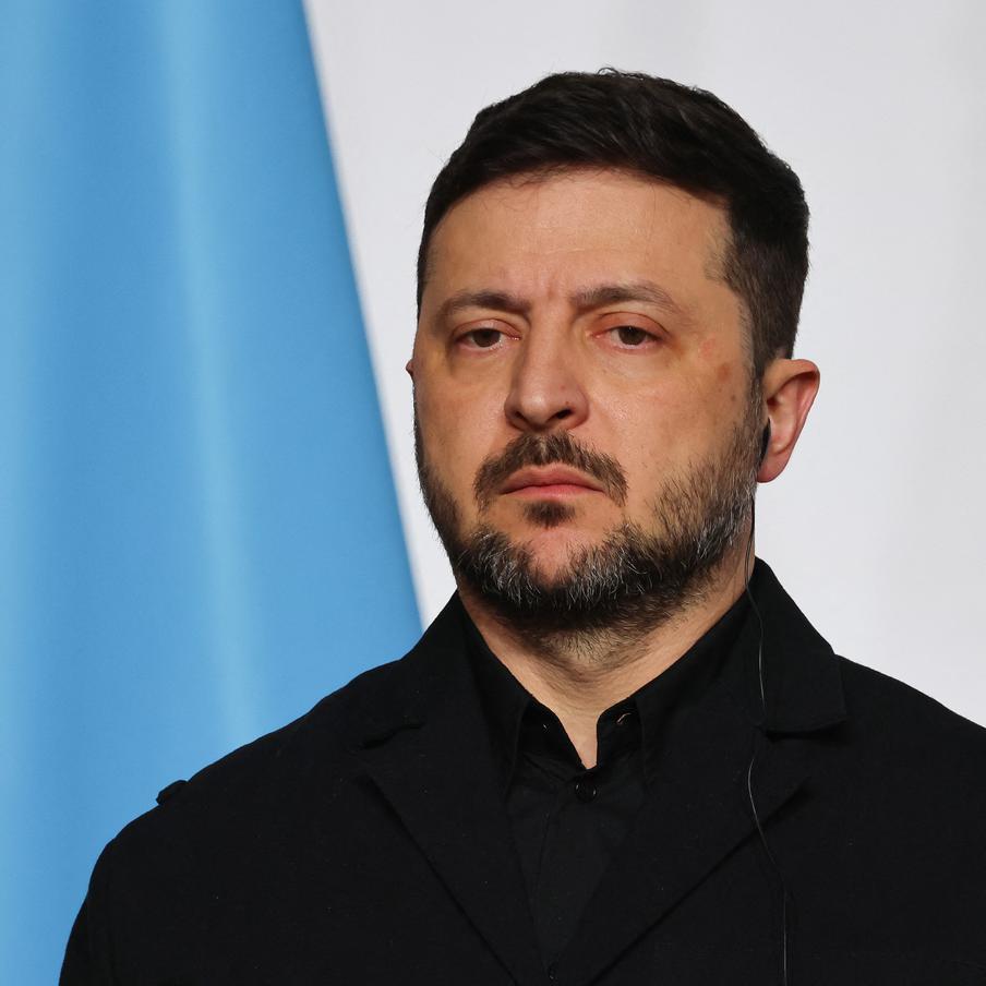 Власти Украины и США полностью согласовали план завершения конфликта с Россией. Американский и украинский президенты смогли полностью согласовать все пункты мирной сделки по Украине. Именно этот вариант документа был передан главе РФПИ Кириллу Дмитриеву