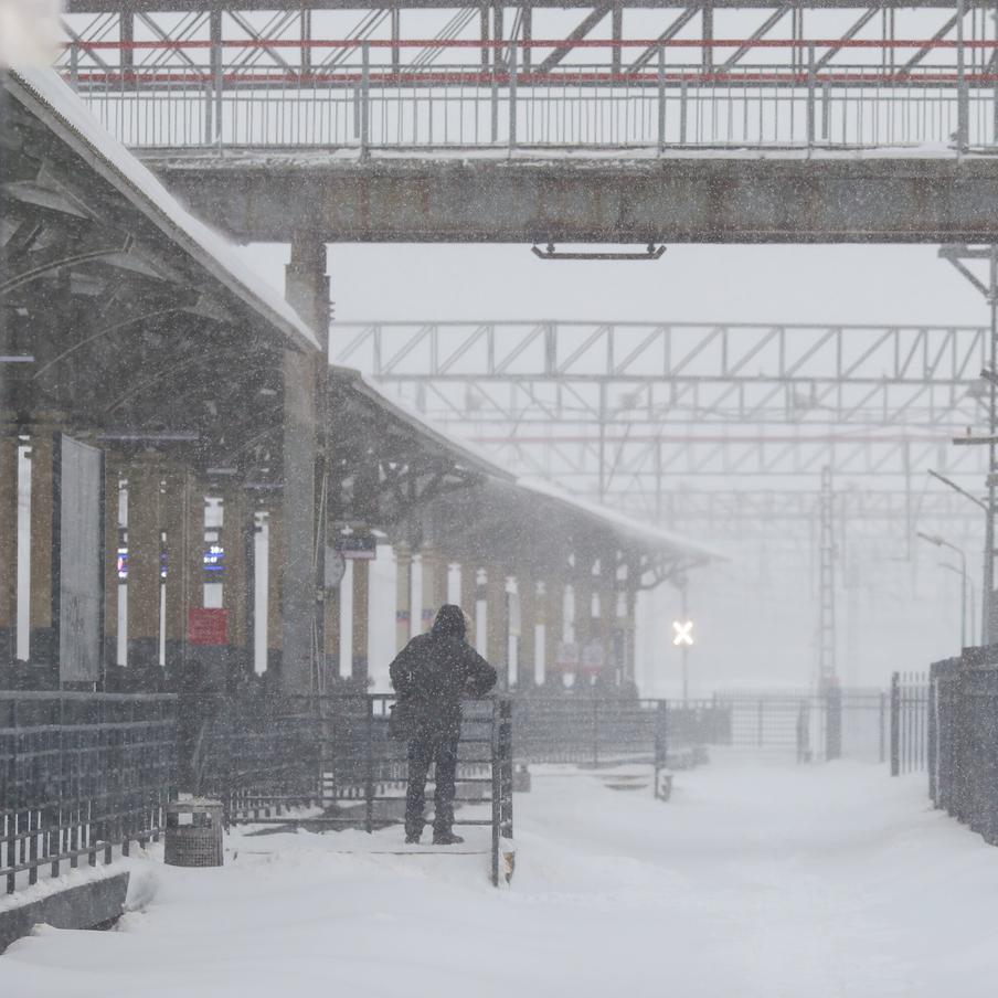 В Гидрометцентре рассказали, когда в Москве закончится аномальный снегопад. Вызванный циклоном "Фрэнсис" аномально долгий снегопад завершится в столице к 9 утра 10 января. Он продолжался в Москве два дня