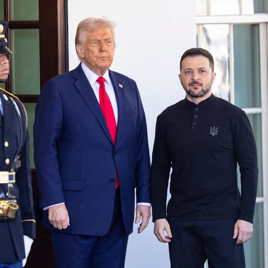 США планируют выделить 800 миллиардов долларов на восстановление Украины. Американские и украинские власти планируют в ближайшее время заключить договор о восстановлении страны после конфликта. Объём выделенных Киеву средств составит 800 миллиардов долларов