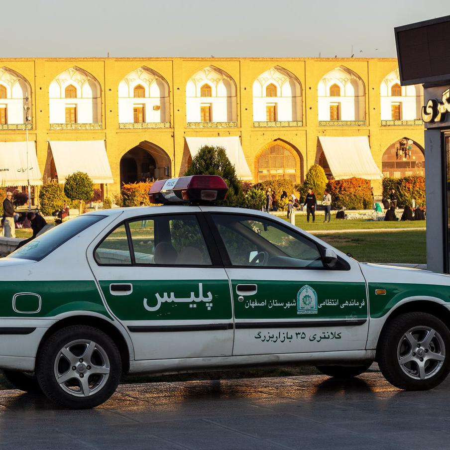 Власти Ирана пригрозили протестующим смертной казнью за участие в митингах. В случае участия простых иранцев в антиправительственных выступлениях им будет грозить смертная казнь как военным преступникам. Такое распоряжение выпустили власти страны