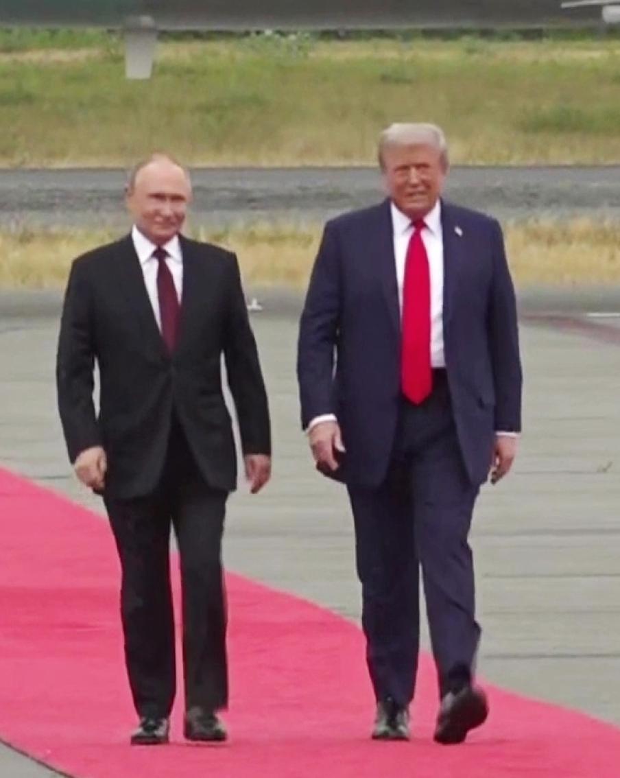 Трамп рассказал, отдаст ли он приказ похитить Путина, как сделал с Мадуро. Американский президент заявил, что надеется на отсутствие необходимости отдавать приказ о возможном начале операции по вывозу из России президента страны Владимира Путина