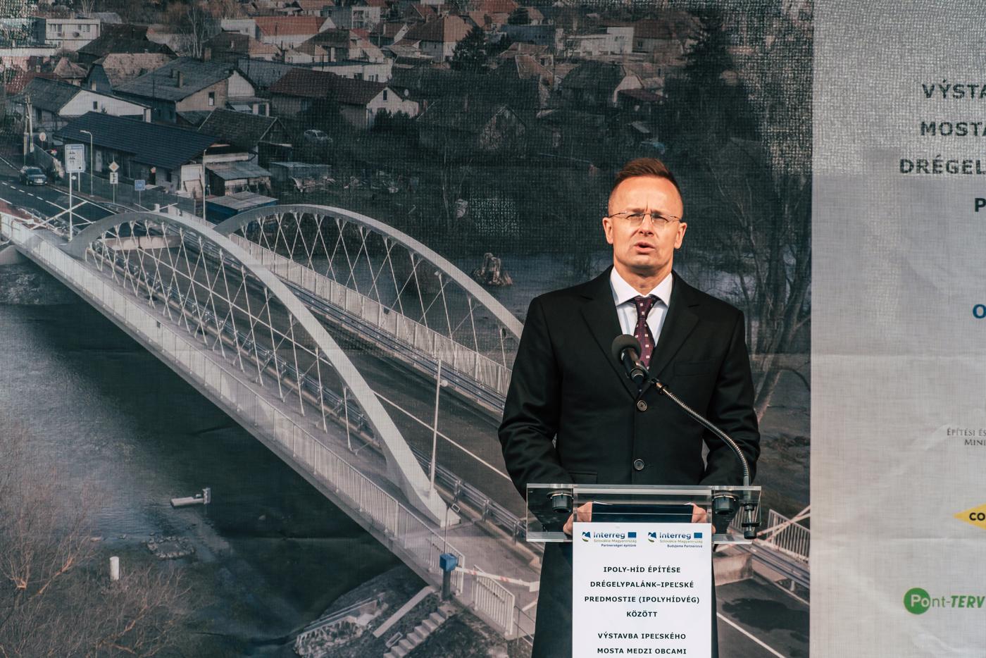 Власти Венгрии считают, что Франция и Великобритания пытаются спровоцировать войну Европы и России