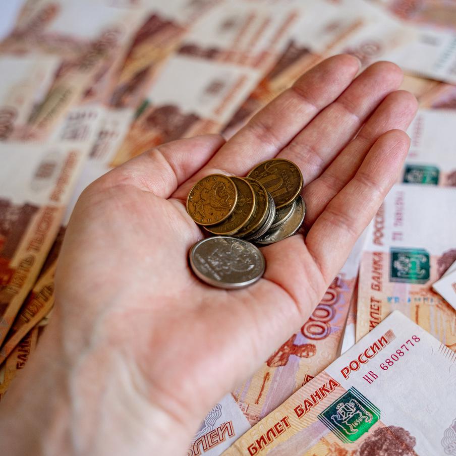 В Башкирии мошенники смогли выманить у женщины около 2,5 миллиона рублей. Жительница Башкирии дважды подверглась атаке мошенников, потеряв в общей сложности 2,45 миллиона рублей из-за действий преступников