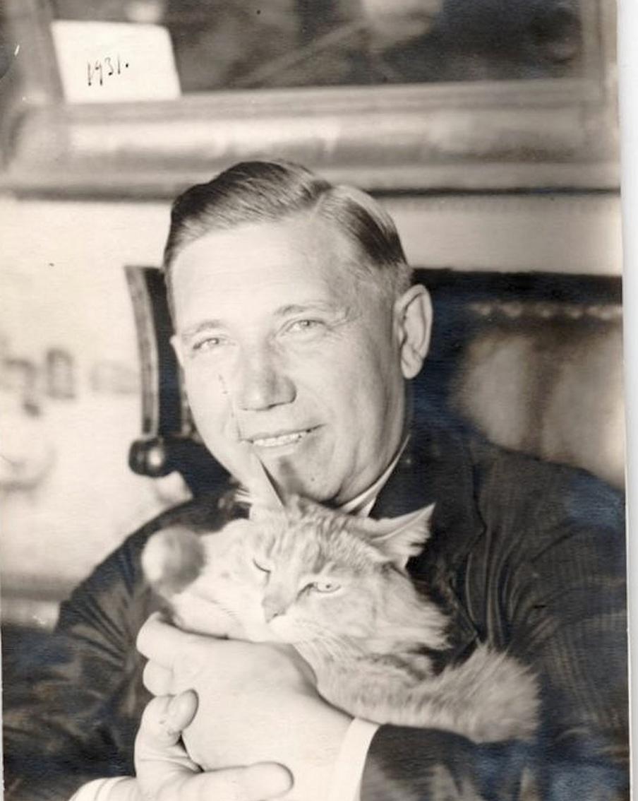 Николай Голованов с котом Фугой. 1931 год.