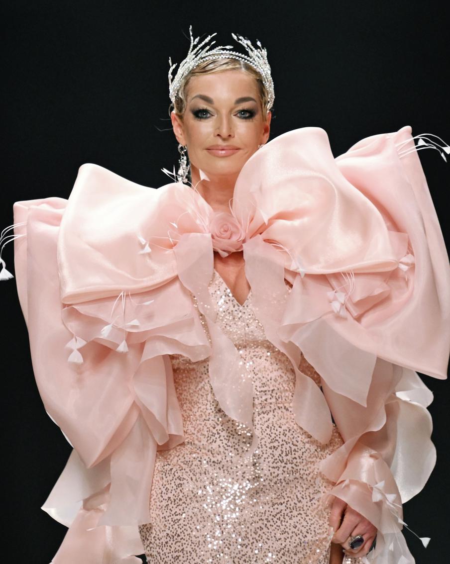 "Ем листики салата и загораю на Мальдивах": Анастасия Волочкова рассказала о подготовке к 50-летию