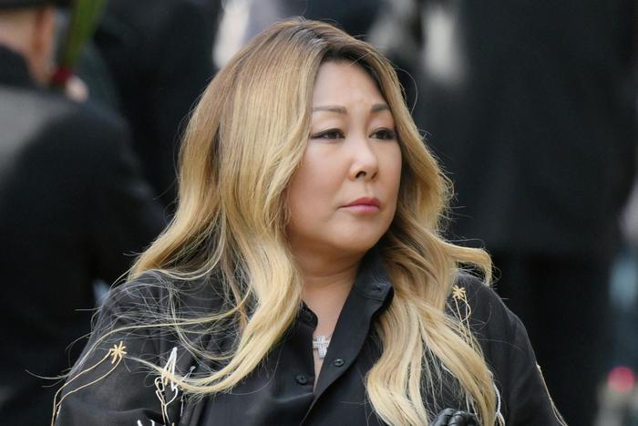 Начались галлюцинации: Аниту Цой после нервного срыва поместили в психиатрическую клинику