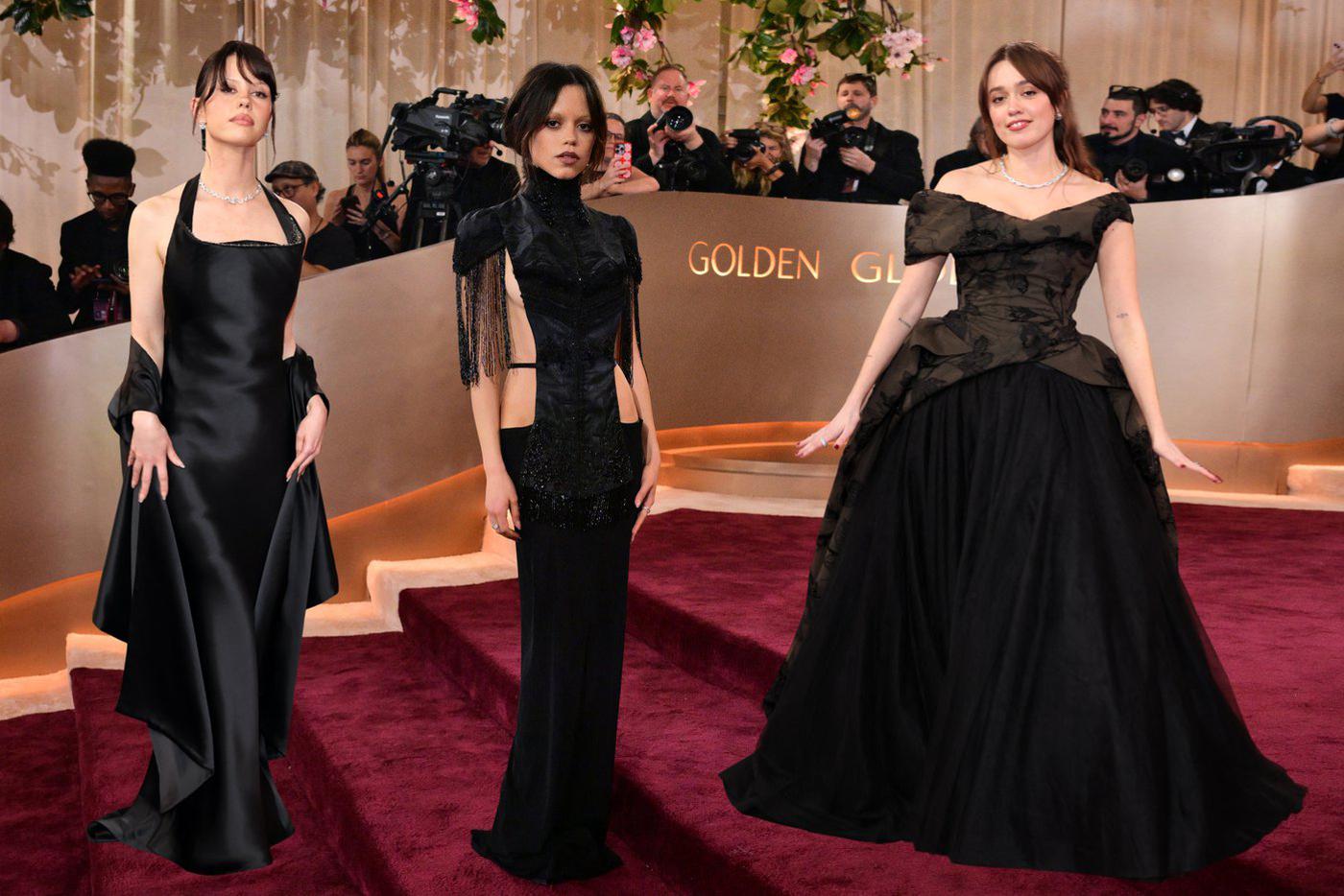 Миа Гот, Дженна Ортега и Эйми Лу Вуд.