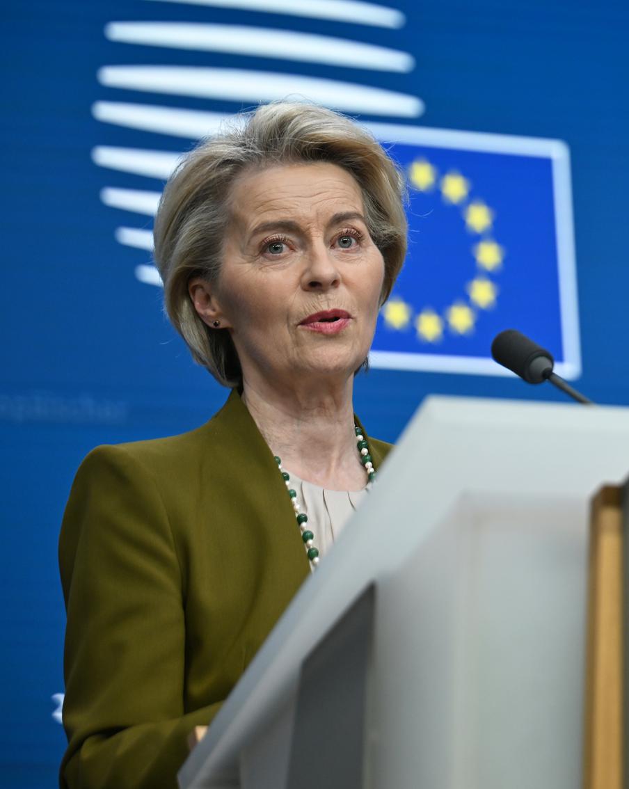 Фон дер Ляйен призвала Россию продемонстрировать заинтересованность в мире. Председатель Европейской комиссии Урсула фон дер Ляйен подчеркнула необходимость для Российской Федерации продемонстрировать готовность к мирному урегулированию конфликта на Украине, передает Reuters