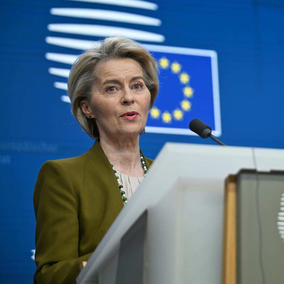 Фон дер Ляйен призвала Россию продемонстрировать заинтересованность в мире. Председатель Европейской комиссии Урсула фон дер Ляйен подчеркнула необходимость для Российской Федерации продемонстрировать готовность к мирному урегулированию конфликта на Украине, передает Reuters