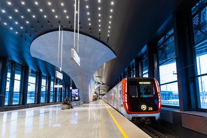 Нейроголос, туманизатор и цифровая навигация: какие цифровые сервисы появились в столичном метро в 2025 году