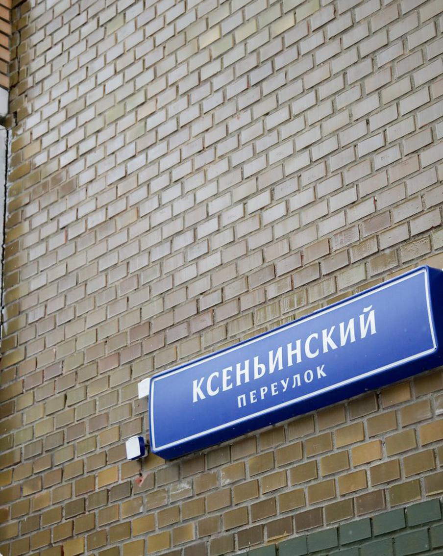 Приставы начали исполнительное производство по выселению Долиной. В отношении певицы Ларисы Долиной возбуждено исполнительное производство, связанное с её выселением из квартиры. Об этом сообщила представитель артистки Мария Пухова в интервью агентству ТАСС. По словам Пуховой, производство было инициировано адвокатом Полины Лурье, которая приобрела квартиру у Долиной