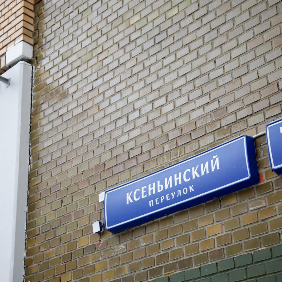 Приставы начали исполнительное производство по выселению Долиной. В отношении певицы Ларисы Долиной возбуждено исполнительное производство, связанное с её выселением из квартиры. Об этом сообщила представитель артистки Мария Пухова в интервью агентству ТАСС. По словам Пуховой, производство было инициировано адвокатом Полины Лурье, которая приобрела квартиру у Долиной