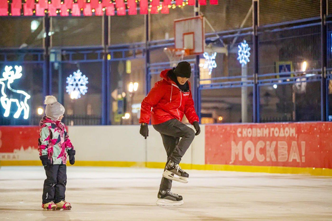 Тренировка по катанию на коньках. 