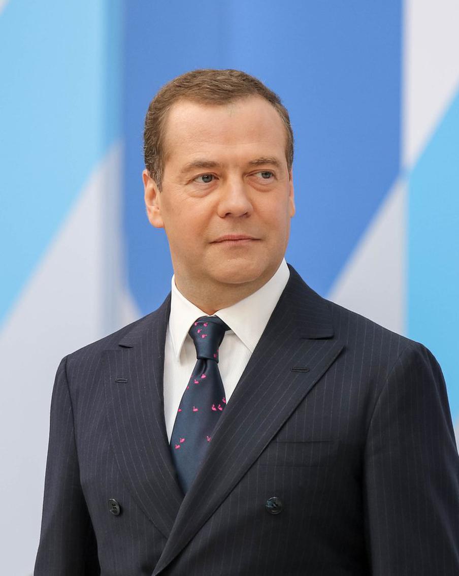 Медведев призвал Трампа поспешить с Гренландией, пока она не вошла в состав РФ. Дмитрий Медведев, заместитель председателя Совета безопасности Российской Федерации, высказался о законопроекте, представленном в Конгрессе США. Этот законопроект предлагает присоединить Гренландию к Соединённым Штатам в качестве штата