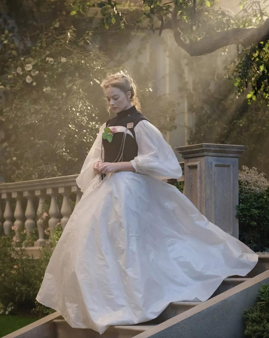 Кадр из фильма "Грозовой перевал" (2026).