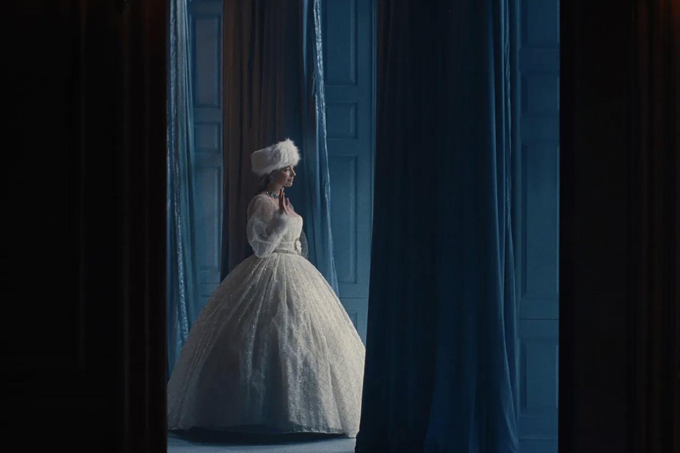 Кадр из фильма "Грозовой перевал" (2026).