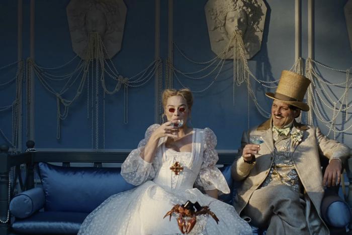 Жаклин Дюрран и новая Кэти: как костюмы превращают "Грозовой перевал" в модный манифест