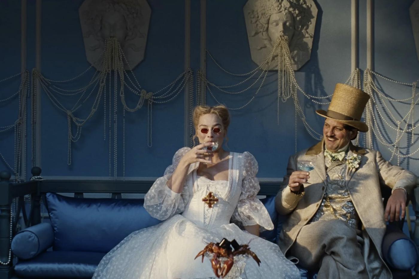 Готика, кутюр и страсть: стиль Марго Робби в новом фильме "Грозовой перевал"