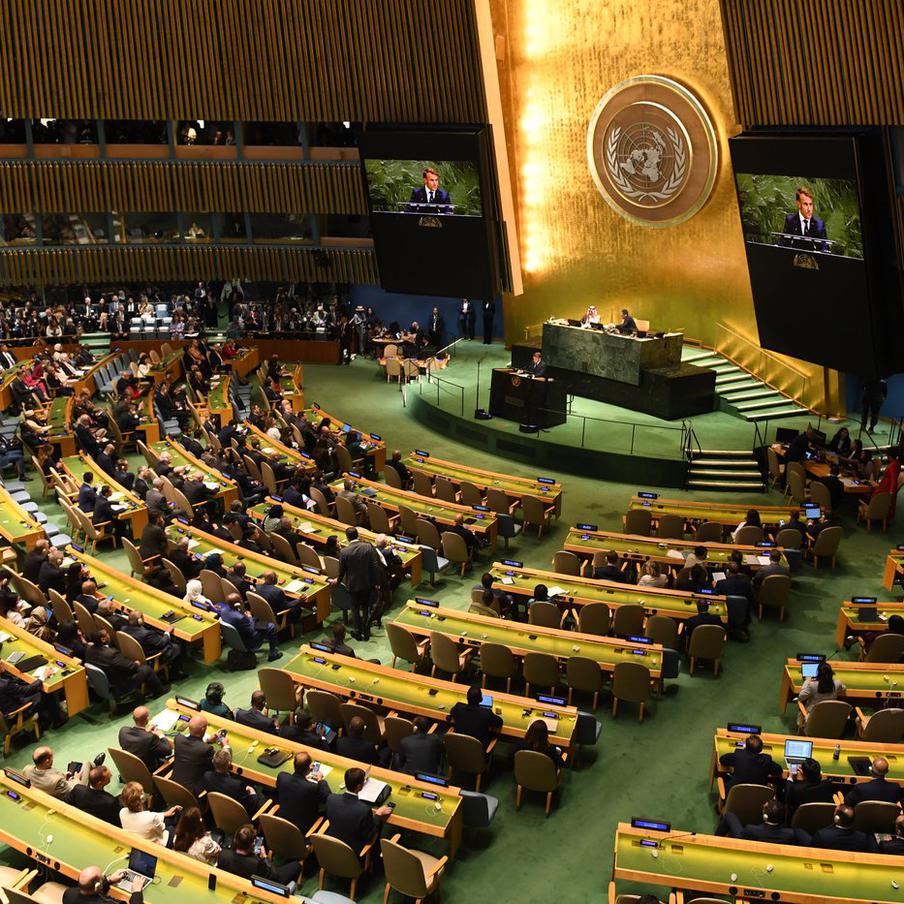 Дипломат США в ООН обвинила Россию в эскалации после удара "Орешником". Представитель США при ООН Тэмми Брюс охарактеризовала применение Россией баллистической ракеты средней дальности "Орешник" как "опасную и необъяснимую эскалацию" конфликта на Украине. По её словам, ракета, способная нести ядерное оружие, была выпущена в сторону района Украины, находящегося вблизи границы с Польшей и странами НАТО