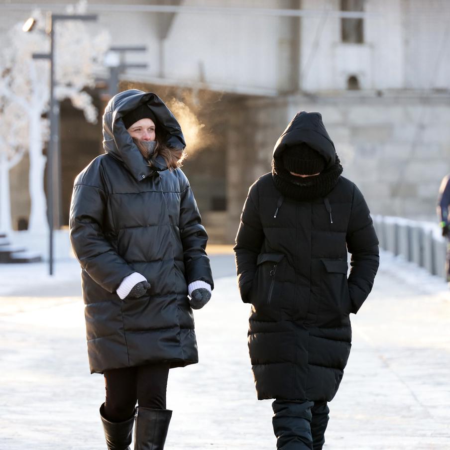 Синоптик Шувалов: в выходные Москву и Подмосковье накроют морозы до -25 градусов. В ближайшие дни Московский регион ожидает значительное похолодание. По словам Александра Шувалова, руководителя прогностического центра "Метео", к выходным атмосферное давление достигнет рекордно высоких значений — 770–775 мм ртутного столба