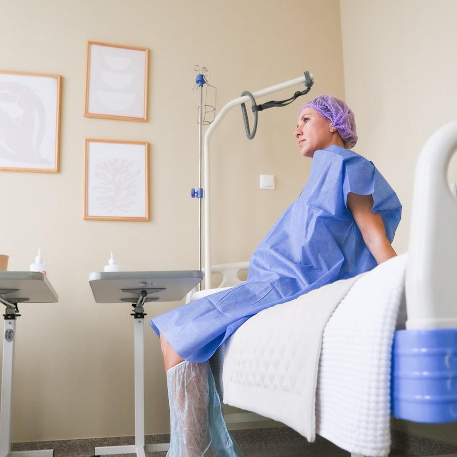 Новокузнецкая больница потратила 63 млн рублей на ремонт в 2023 году. В 2023 году в Новокузнецкой городской больнице, которая также включает родильный дом, был проведён ремонт медицинского оборудования на сумму 63 миллиона рублей. Эти данные были опубликованы на сайте Единой информационной системы в сфере закупок