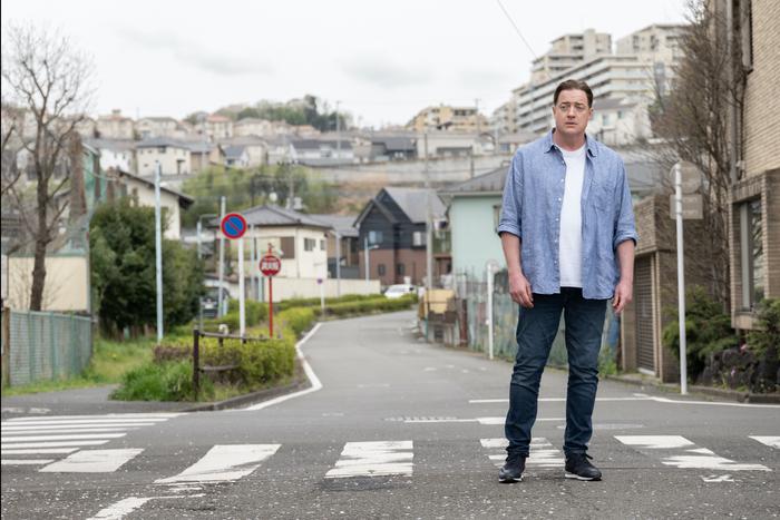 Брендан Фрейзер рассказал о новом фильме "Семья в аренду", о своём детстве и вечной борьбе с неуверенностью в себе