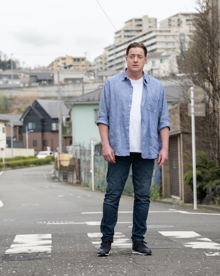 Брендан Фрейзер рассказал о новом фильме "Семья в аренду", о своём детстве и вечной борьбе с неуверенностью в себе