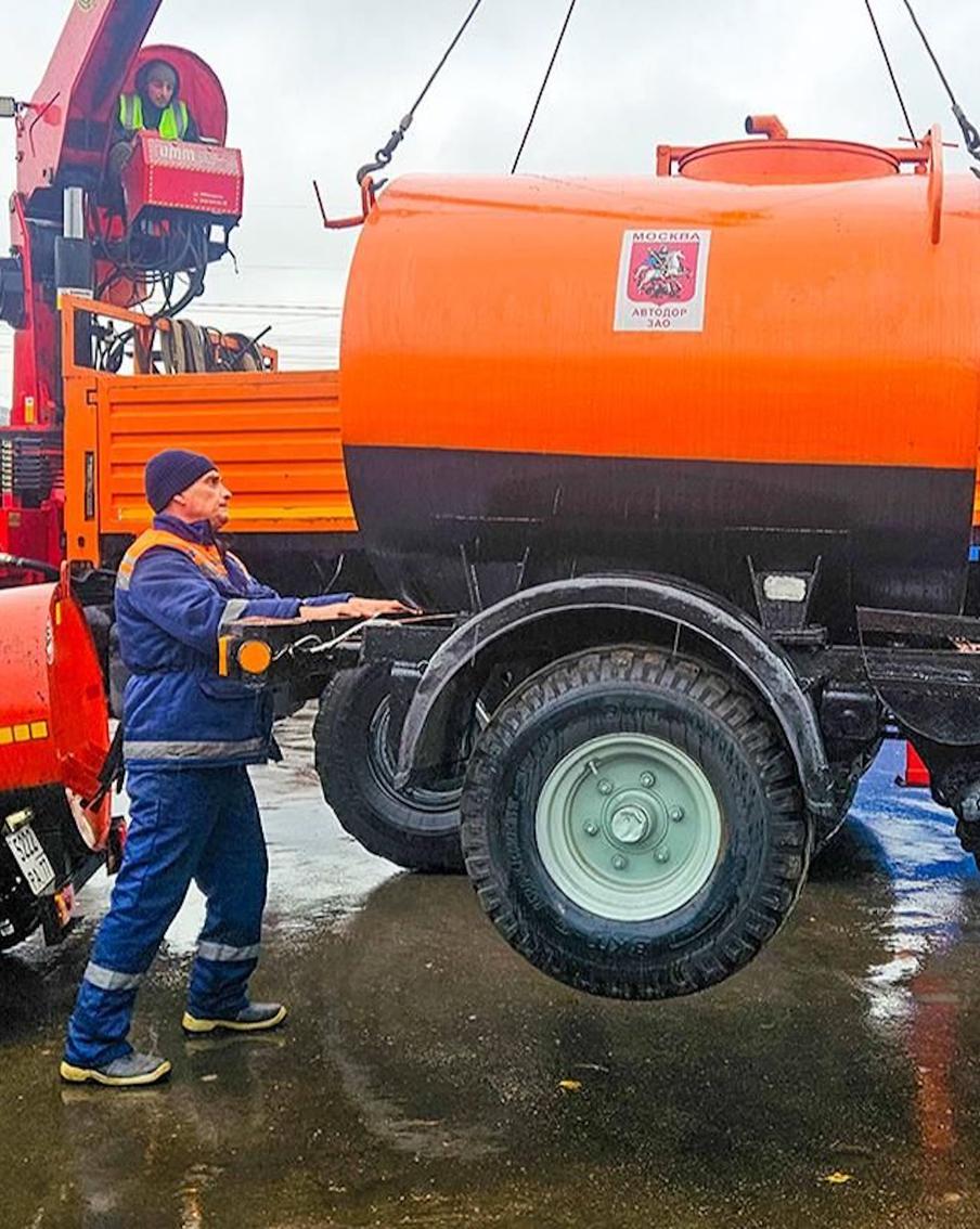 Собянин: Почти 300 единиц коммунальной техники передали новым регионам России