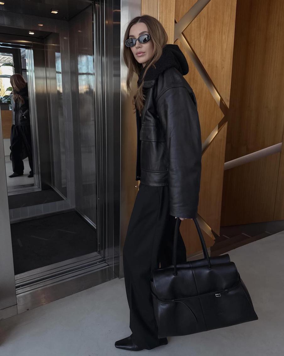 С такой сумкой можно запросто составить "дорогой" образ.