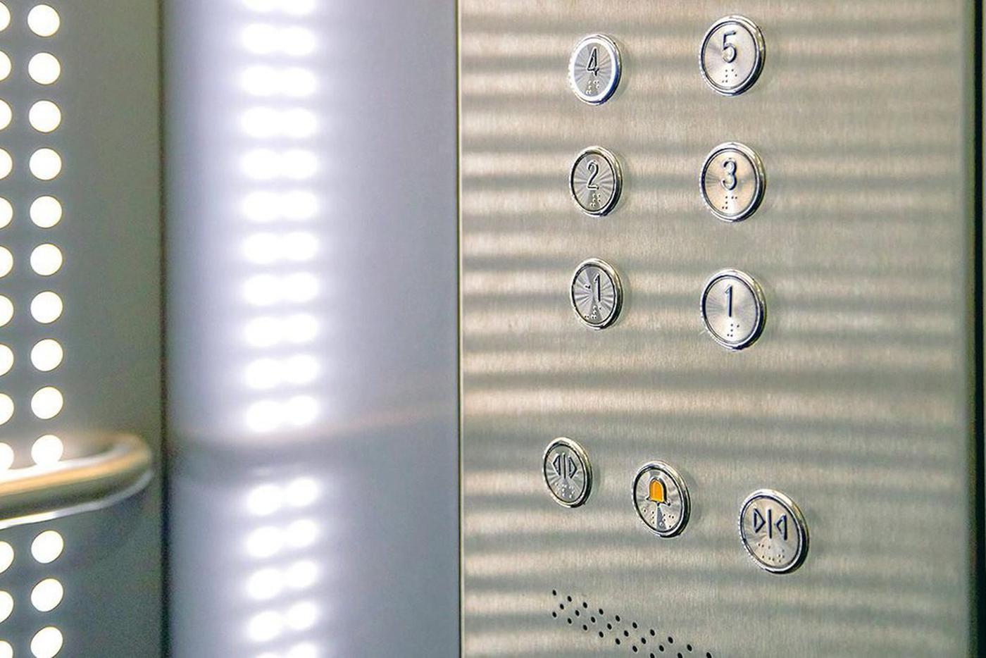 Спасатели прибыли на место происшествия на улице Фадеева, пострадавших нет