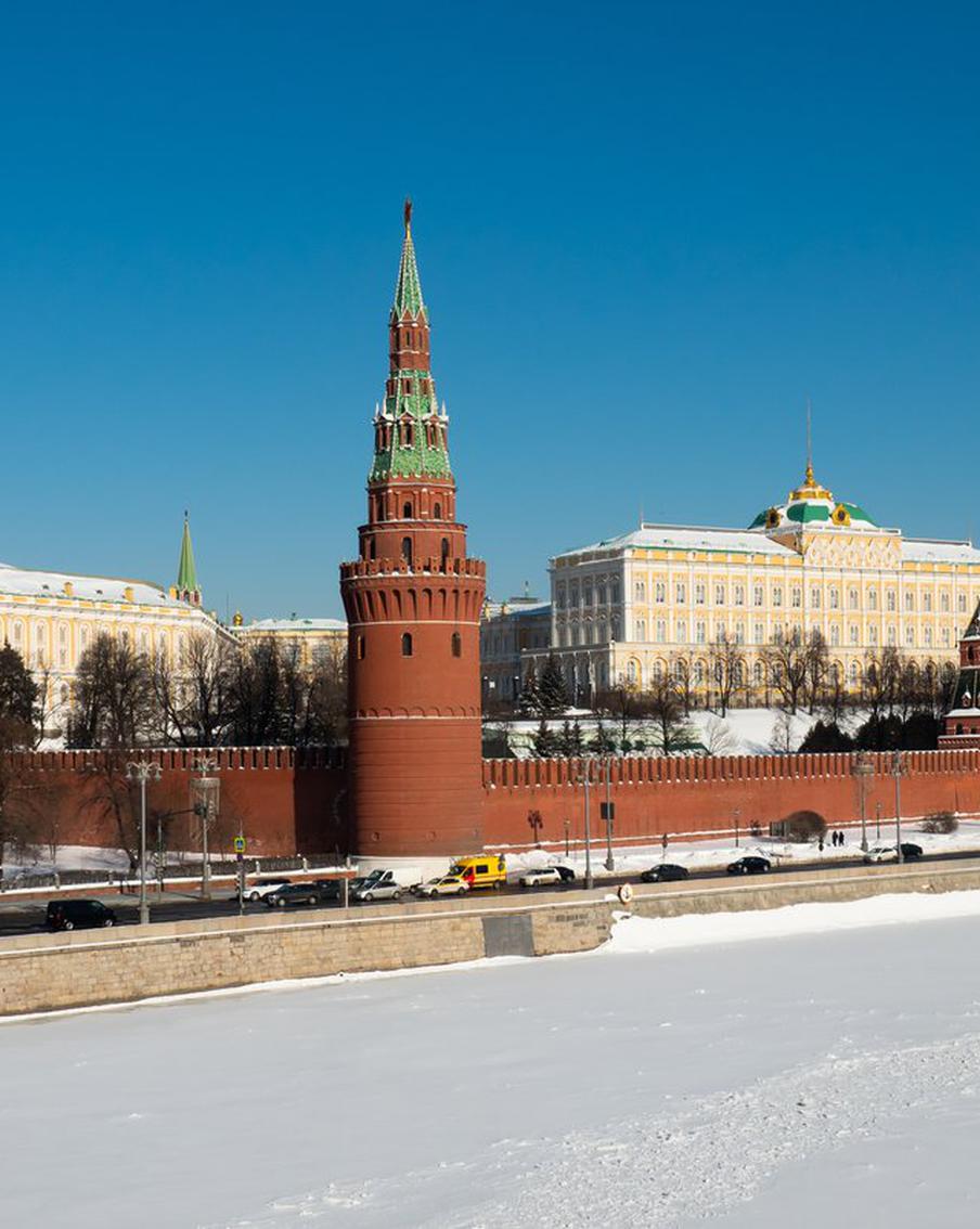 Bloomberg: Уиткофф и Кушнер планируют новый визит в Москву в ближайшее время. Согласно информации, полученной агентством Bloomberg от осведомлённых источников, спецпосланник президента США Стив Уиткофф и Джаред Кушнер, зять американского лидера, планируют посетить Москву для встречи с президентом Российской Федерации Владимиром Путиным в ближайшее время