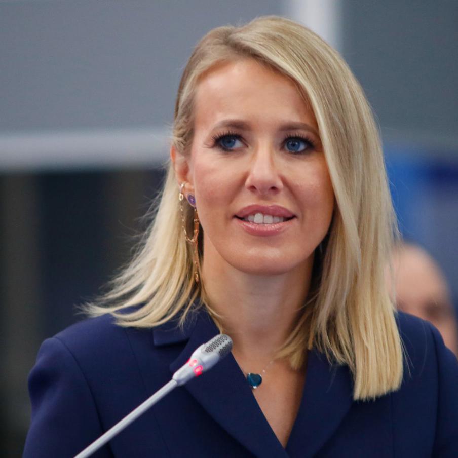 Ксения Собчак показала уникальный интерьер своей квартиры. Ксения Собчак раскрыла, как самостоятельно оформила свою квартиру, собрав интерьер из антиквариата и редких находок, и объяснила, почему отказалась от идеи работать дизайнером