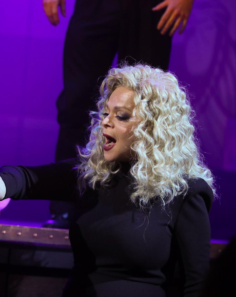 Лариса Долина ― надменная и высокомерная: дочь и соседи рассказали, так ли это