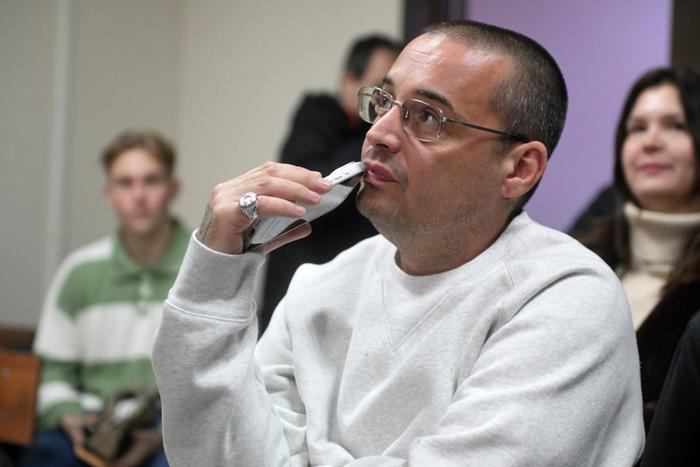 "У Гуфа регулярно такое происходит": рэпер сбежал с суда по делу о краже в бане