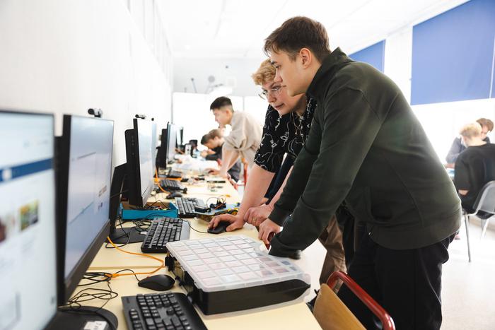 Вице-мэр Ракова: Столичные школьники чаще всего готовились к ЕГЭ по профильной математике, информатике и русскому языку в МЭШ