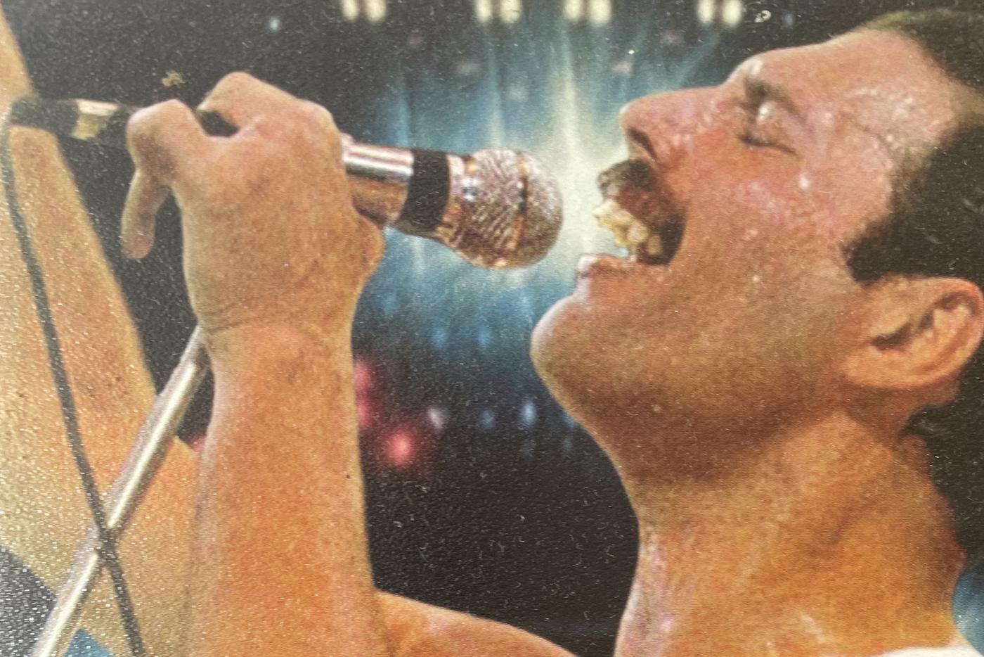 Тайная дочь Фредди Меркьюри умерла в 48 лет: о её существовании узнали недавно