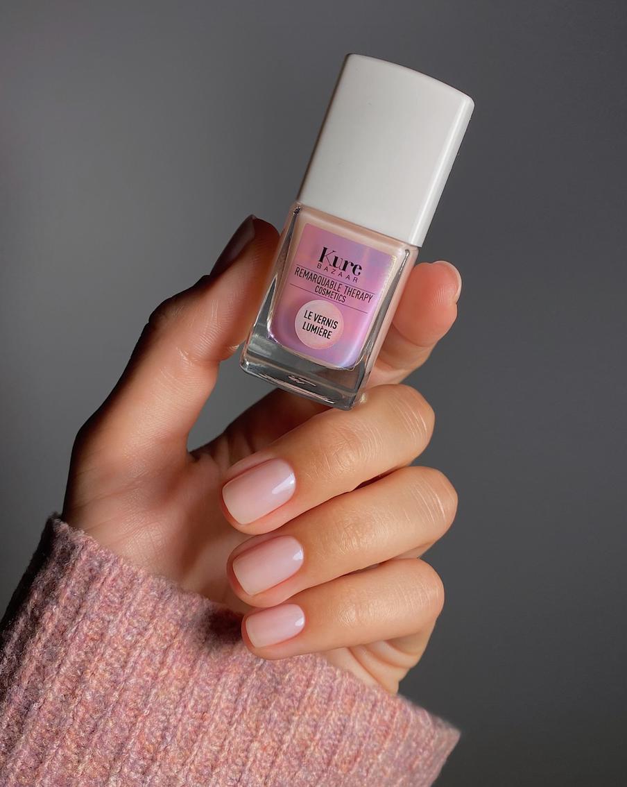 Минимализм, который выглядит дорого: 10 идей маникюра на каждый день