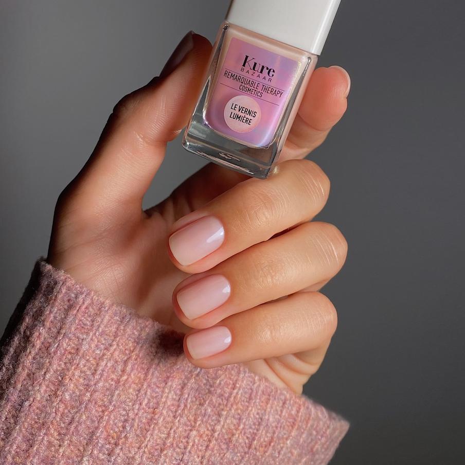 Ничего лишнего: топ-10 идей дизайна маникюра для любителей минимализма